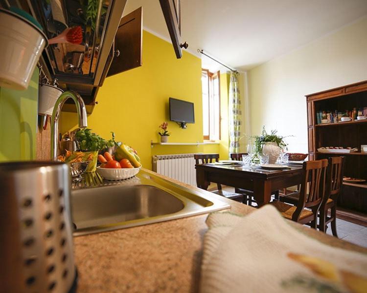 Palazzo Le Muse Apartments Bevagna Bagian luar foto