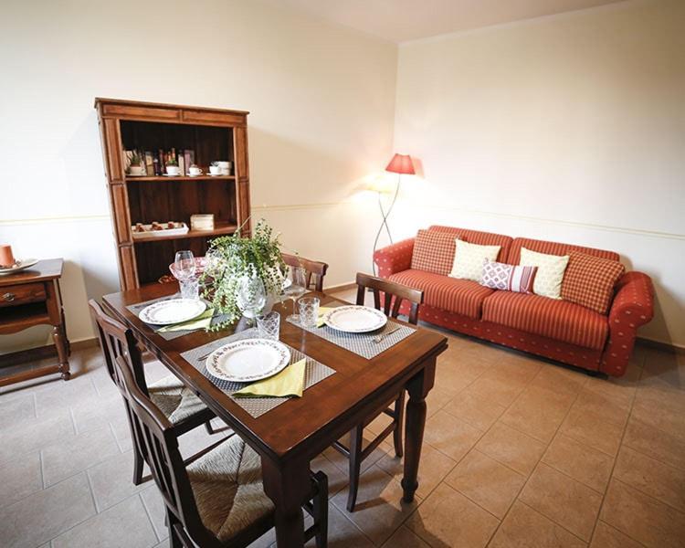 Palazzo Le Muse Apartments Bevagna Bagian luar foto