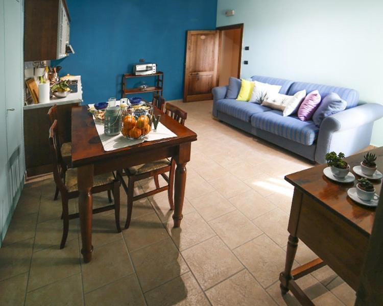 Palazzo Le Muse Apartments Bevagna Bagian luar foto